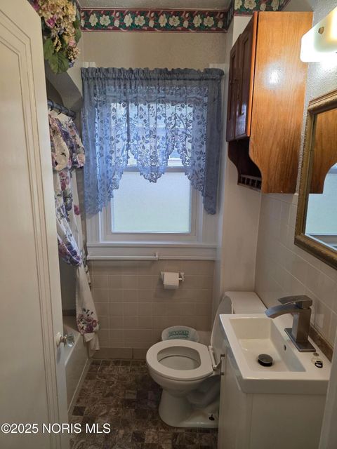 Tiny photo for 545 Milton Street, Toledo, OH 43605 (MLS # 10002358)