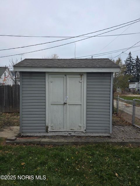 Tiny photo for 545 Milton Street, Toledo, OH 43605 (MLS # 10002358)