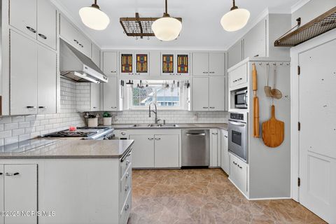 Tiny photo for 229 Woodland Avenue, Swanton, OH 43558 (MLS # 10001185)