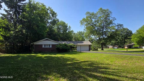 Photo of 4913 S Arvilla Drive, Toledo, OH 43623 (MLS # 10009922)