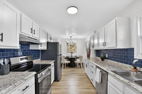 Tiny photo for 2432 Rochester Place, Northwood, OH 43619 (MLS # 10003226)