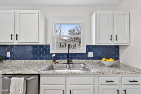 Tiny photo for 2432 Rochester Place, Northwood, OH 43619 (MLS # 10003226)