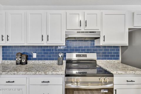 Tiny photo for 2432 Rochester Place, Northwood, OH 43619 (MLS # 10003226)