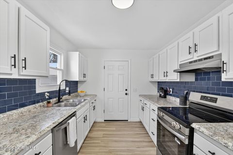 Tiny photo for 2432 Rochester Place, Northwood, OH 43619 (MLS # 10003226)