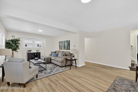 Tiny photo for 2432 Rochester Place, Northwood, OH 43619 (MLS # 10003226)