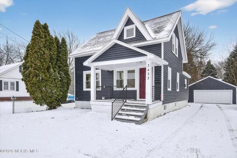 Photo of 2432 Rochester Place, Northwood, OH 43619 (MLS # 10003226)