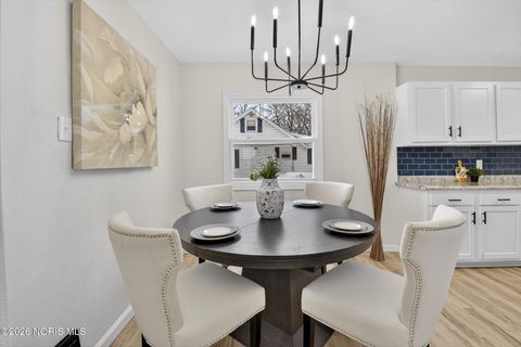 Tiny photo for 2432 Rochester Place, Northwood, OH 43619 (MLS # 10003226)