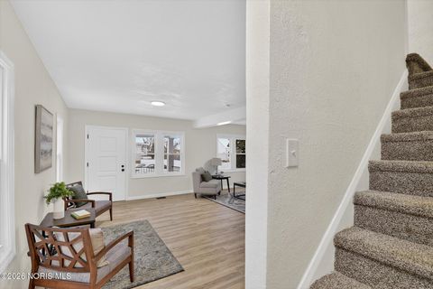 Tiny photo for 2432 Rochester Place, Northwood, OH 43619 (MLS # 10003226)