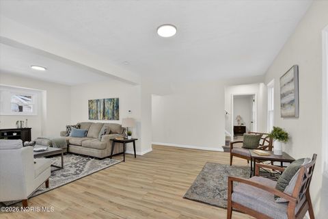 Tiny photo for 2432 Rochester Place, Northwood, OH 43619 (MLS # 10003226)