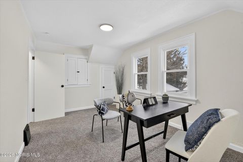 Tiny photo for 2432 Rochester Place, Northwood, OH 43619 (MLS # 10003226)