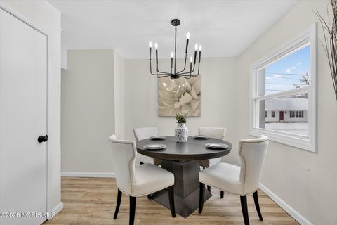 Tiny photo for 2432 Rochester Place, Northwood, OH 43619 (MLS # 10003226)