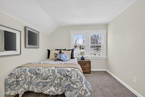 Tiny photo for 2432 Rochester Place, Northwood, OH 43619 (MLS # 10003226)