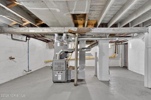 Tiny photo for 2432 Rochester Place, Northwood, OH 43619 (MLS # 10003226)