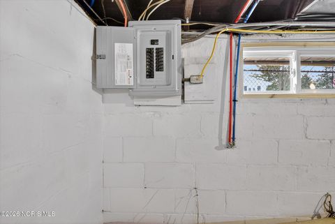 Tiny photo for 2432 Rochester Place, Northwood, OH 43619 (MLS # 10003226)