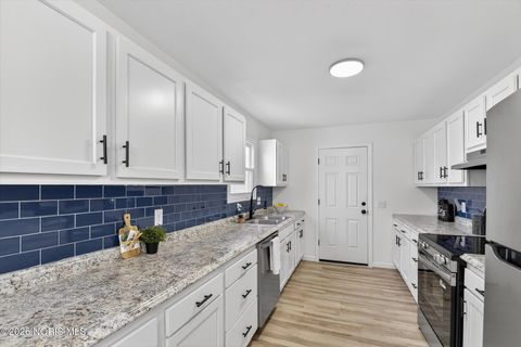 Tiny photo for 2432 Rochester Place, Northwood, OH 43619 (MLS # 10003226)