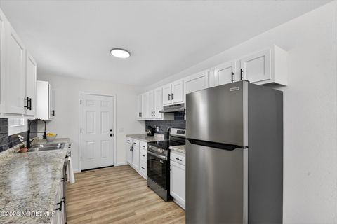 Tiny photo for 2432 Rochester Place, Northwood, OH 43619 (MLS # 10003226)