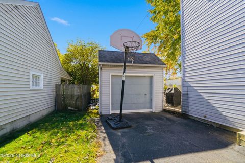 Tiny photo for 211 Fairlawn Place, Findlay, OH 45840 (MLS # 10000779)