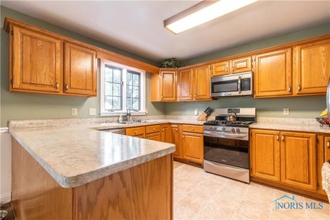 Tiny photo for 2218 Willowtree Lane, Maumee, OH 43537 (MLS # 10013591)