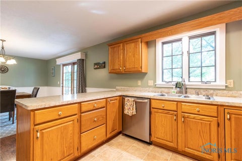 Tiny photo for 2218 Willowtree Lane, Maumee, OH 43537 (MLS # 10013591)