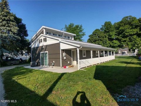 Photo of 1017 Washington Avenue, Defiance, OH 43512 (MLS # 10006232)