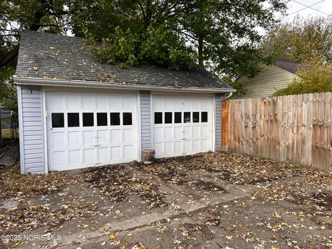 Tiny photo for 2927 Sherbrooke Road, Toledo, OH 43606 (MLS # 10000884)