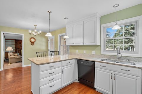 Tiny photo for 1054 Bourgogne Avenue, Bowling Green, OH 43402 (MLS # 10006117)