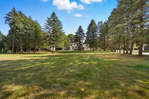 Tiny photo for 1054 Bourgogne Avenue, Bowling Green, OH 43402 (MLS # 10006117)