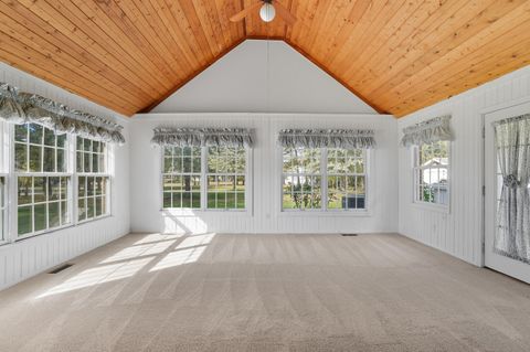 Tiny photo for 1054 Bourgogne Avenue, Bowling Green, OH 43402 (MLS # 10006117)