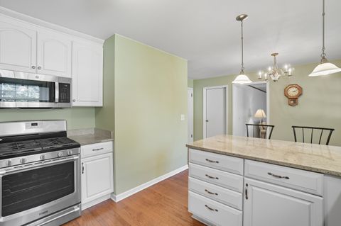 Tiny photo for 1054 Bourgogne Avenue, Bowling Green, OH 43402 (MLS # 10006117)