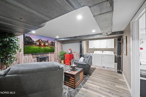 Tiny photo for 631 Ansonia Street, Oregon, OH 43616 (MLS # 10006459)