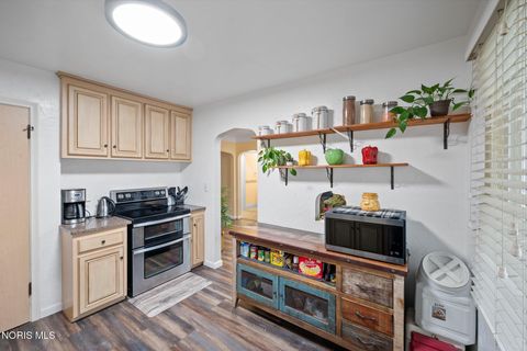 Tiny photo for 631 Ansonia Street, Oregon, OH 43616 (MLS # 10006459)