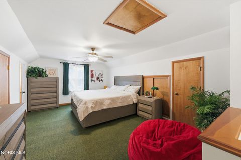 Tiny photo for 631 Ansonia Street, Oregon, OH 43616 (MLS # 10006459)