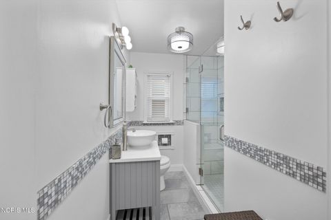 Tiny photo for 631 Ansonia Street, Oregon, OH 43616 (MLS # 10006459)