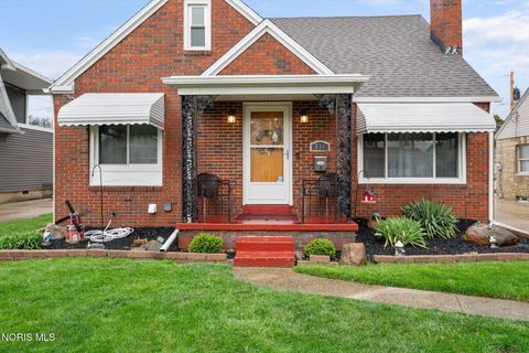 Photo of 631 Ansonia Street, Oregon, OH 43616 (MLS # 10006459)