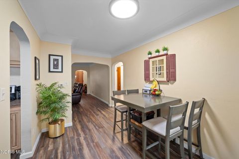 Tiny photo for 631 Ansonia Street, Oregon, OH 43616 (MLS # 10006459)