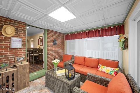 Tiny photo for 631 Ansonia Street, Oregon, OH 43616 (MLS # 10006459)