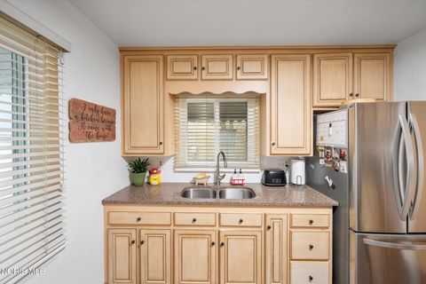 Tiny photo for 631 Ansonia Street, Oregon, OH 43616 (MLS # 10006459)