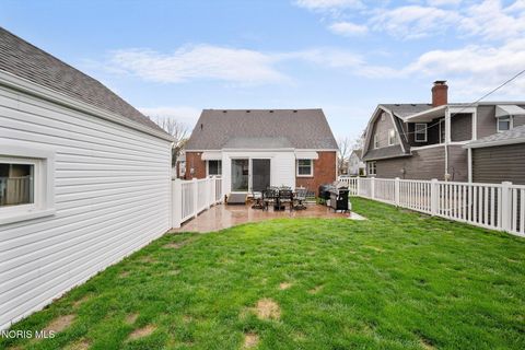 Tiny photo for 631 Ansonia Street, Oregon, OH 43616 (MLS # 10006459)