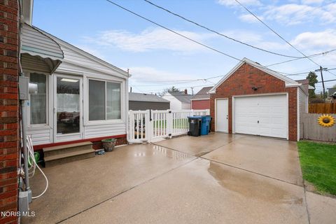 Tiny photo for 631 Ansonia Street, Oregon, OH 43616 (MLS # 10006459)