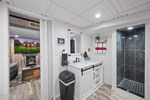 Tiny photo for 631 Ansonia Street, Oregon, OH 43616 (MLS # 10006459)