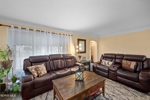 Tiny photo for 631 Ansonia Street, Oregon, OH 43616 (MLS # 10006459)