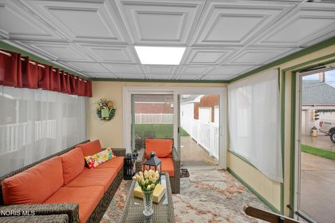 Tiny photo for 631 Ansonia Street, Oregon, OH 43616 (MLS # 10006459)