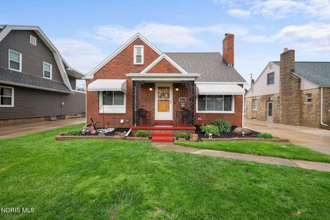 Tiny photo for 631 Ansonia Street, Oregon, OH 43616 (MLS # 10006459)