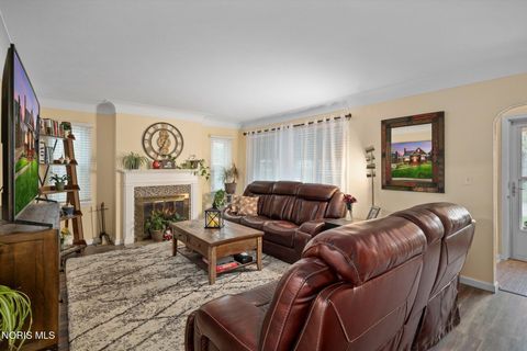 Tiny photo for 631 Ansonia Street, Oregon, OH 43616 (MLS # 10006459)