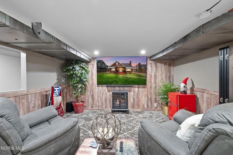 Tiny photo for 631 Ansonia Street, Oregon, OH 43616 (MLS # 10006459)