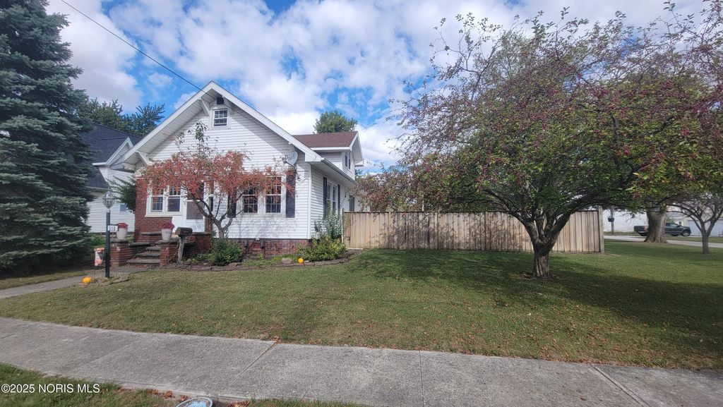 Photo for 516 E Yeasting Street, Gibsonburg, OH 43431 (MLS # 10000402)