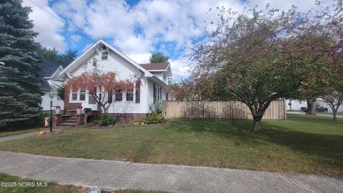 Photo of 516 E Yeasting Street, Gibsonburg, OH 43431 (MLS # 10000402) Photo of 516 E Yeasting Street, Gibsonburg, OH 43431 (MLS # 10000402)