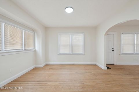 Tiny photo for 1575 Gould Road, Toledo, OH 43612 (MLS # 10004011)