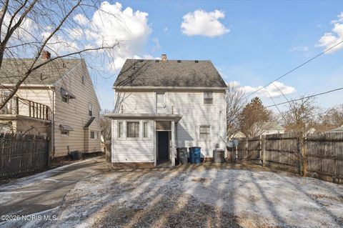 Tiny photo for 1575 Gould Road, Toledo, OH 43612 (MLS # 10004011)