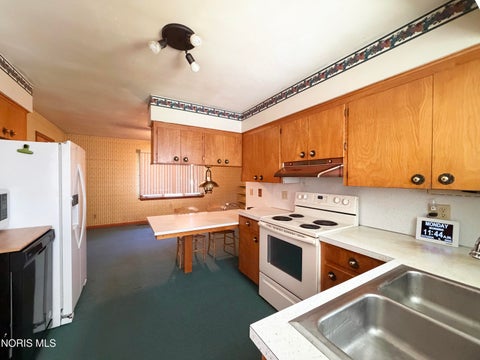 Tiny photo for 519 Glenview Drive, Fostoria, OH 44830 (MLS # 10014382)